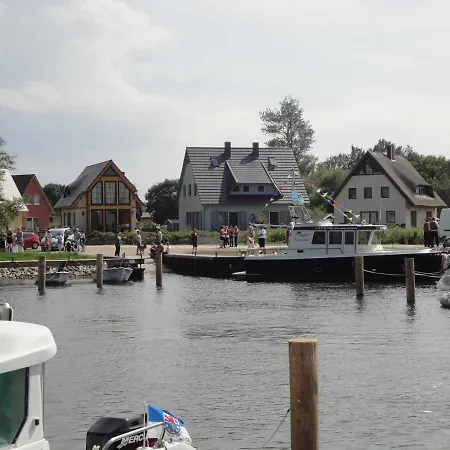 Holiday home Boddenblick Und Kranich *